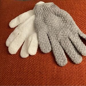 2 Piece Exfoliating Shower Gloves: New without tag, factory closures intact